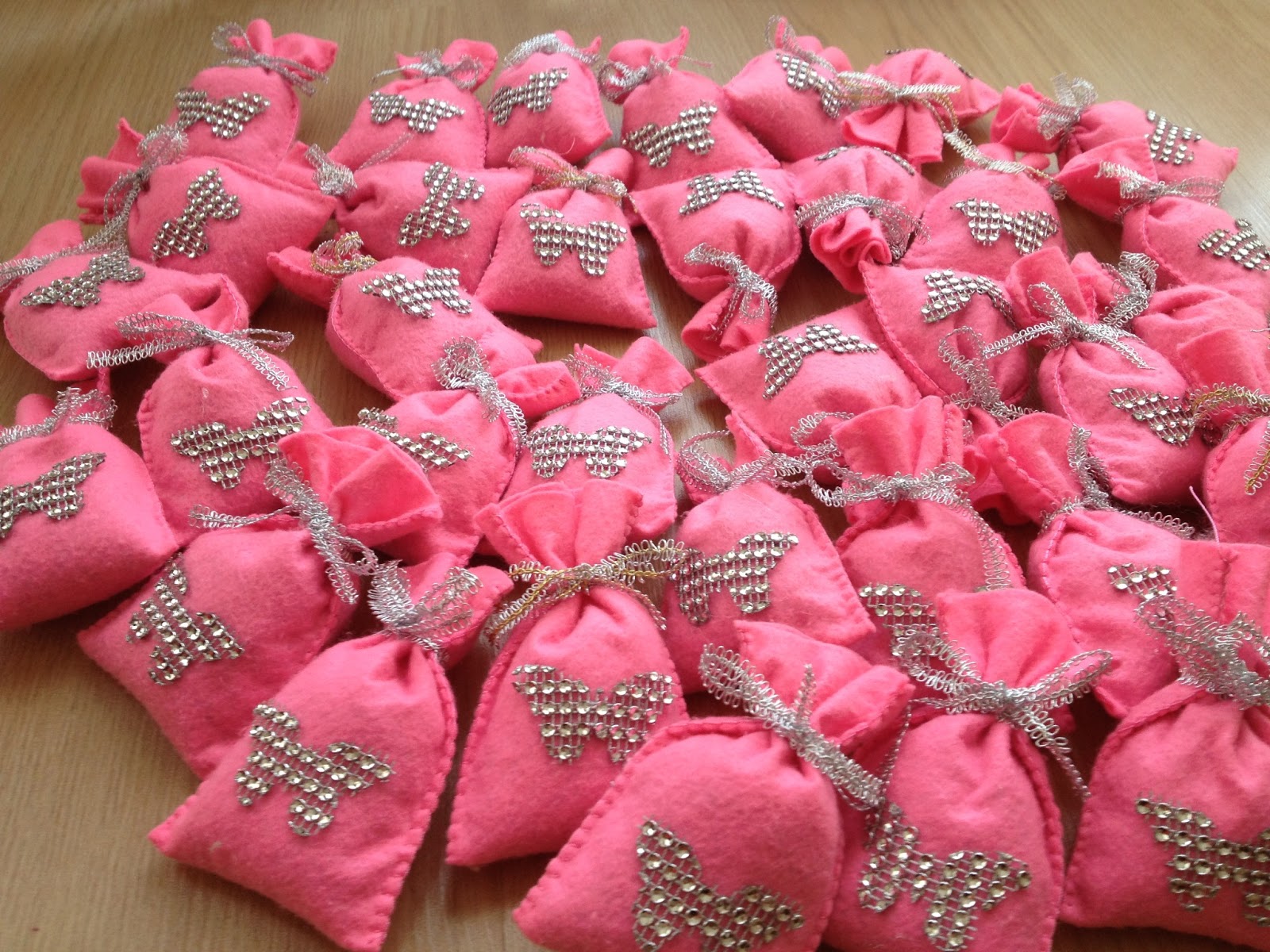 Keçe, özel tasarım bebek kıyafet ve aksesuarları ve dahası